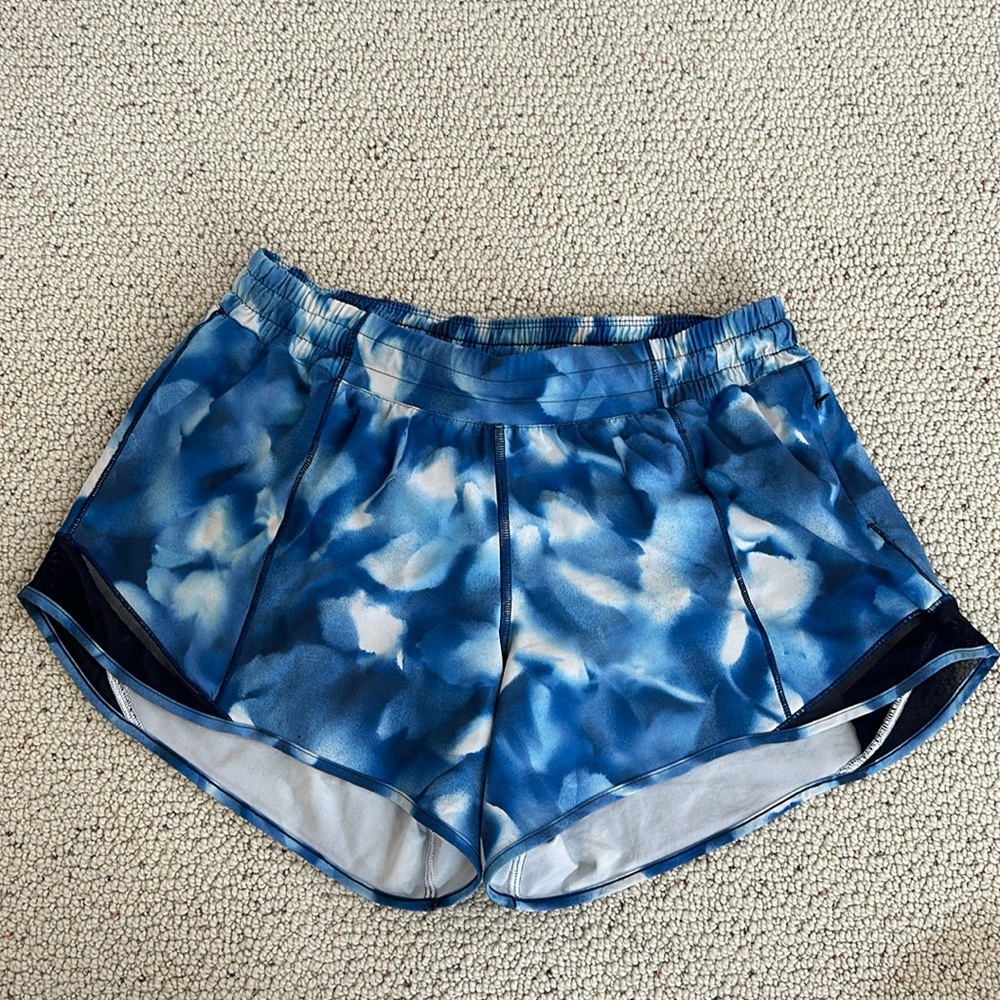 Lululemon Hotty Hot size 8 shorts